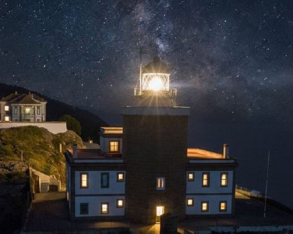 Total solar eclipse tour 66